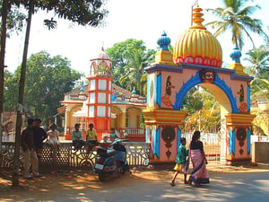 640px-India_Goa_Hindu_Temple_at_Siolim