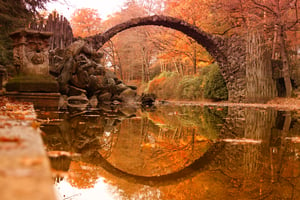 Rakotz-bridge-(Rakotzbrucke,-Devil's-Bridge)-in-Kromlau,-Saxony,-Germany.-Colorful-autumn-622528828_2125x1416